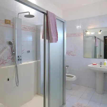 Riviera, Large Four-room With Balcony And Partial View Appartement